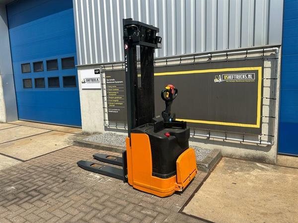 Grote foto vs 22247 elektrische triplex stapelaar still 5390mm freelift doe het zelf en verbouw hefwerktuigen