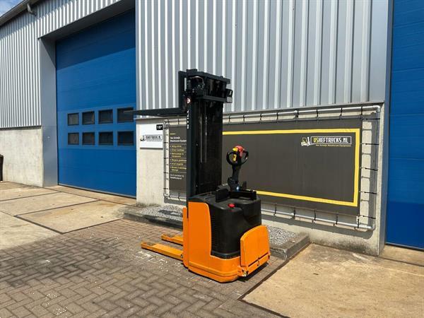 Grote foto vs 22247 elektrische triplex stapelaar still 5390mm freelift doe het zelf en verbouw hefwerktuigen