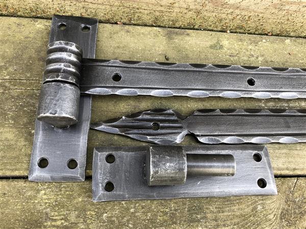 Grote foto prachtig zwaar smeedwerk degelijke sierlijke grote set hengen top kwaliteit doe het zelf en verbouw materialen en producten