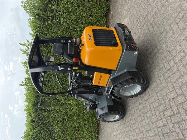 Grote foto giant 332 swt bj 2018 met 450 uur marge prijs agrarisch algemeen