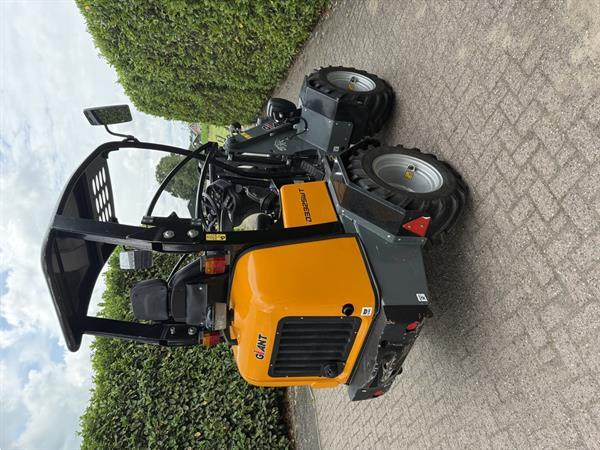 Grote foto giant 332 swt bj 2018 met 450 uur marge prijs agrarisch algemeen