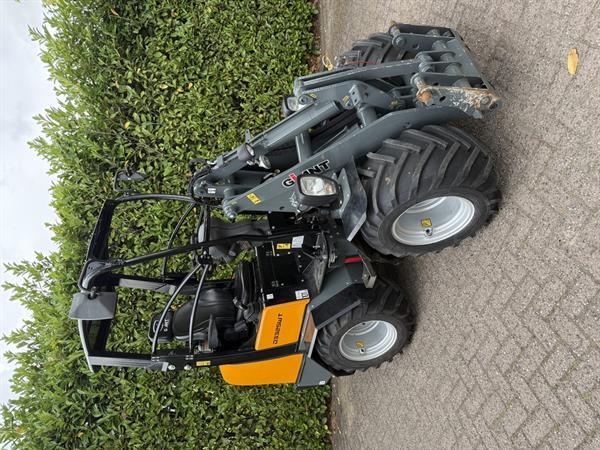 Grote foto giant 332 swt bj 2018 met 450 uur marge prijs agrarisch algemeen