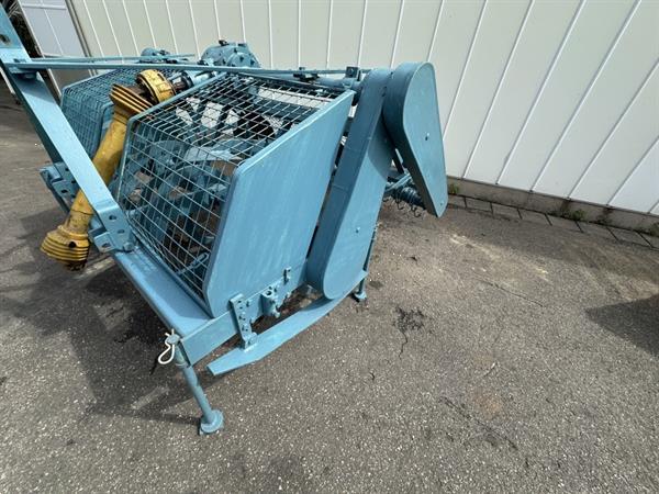 Grote foto imants spitmachine met harkrol agrarisch akkerbouw
