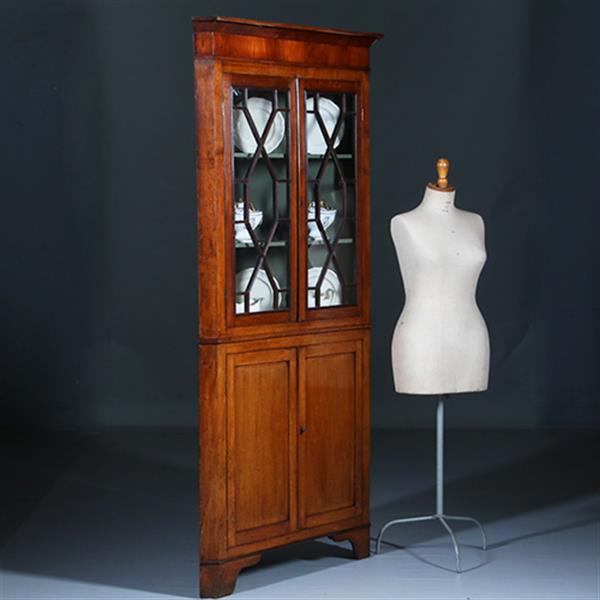 Grote foto strakke georgian hoekkast welsh ca 1800 eiken met mahonie no.300240 antiek en kunst stoelen en banken
