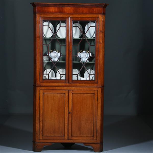 Grote foto strakke georgian hoekkast welsh ca 1800 eiken met mahonie no.300240 antiek en kunst stoelen en banken