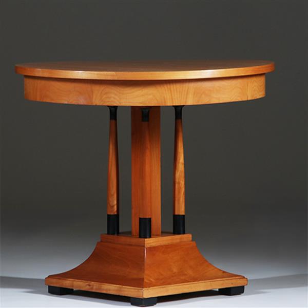 Grote foto art deco salontafel in blond kersen met zwart gelakte details ca 1915 no.301810 antiek en kunst stoelen en banken