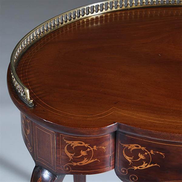 Grote foto niervormig latafeltje klein schrijftafeltje frankrijk ca 1900 met lade inlegwerk en gegoten bronzen antiek en kunst stoelen en banken