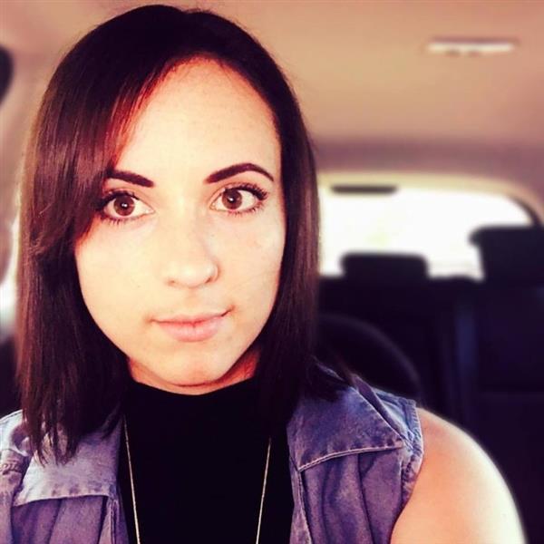 Grote foto kan jij me liefde geven en me leiden contacten en berichten vrouw zoekt man
