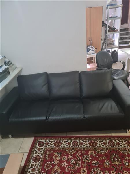 Grote foto zwarte lederen 3 zitsbank losse kussens huis en inrichting bankstellen