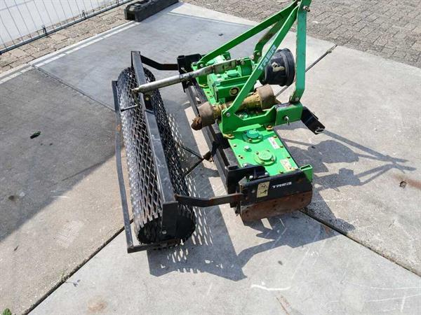 Grote foto trer mtz 135 roterkopeg agrarisch akkerbouw