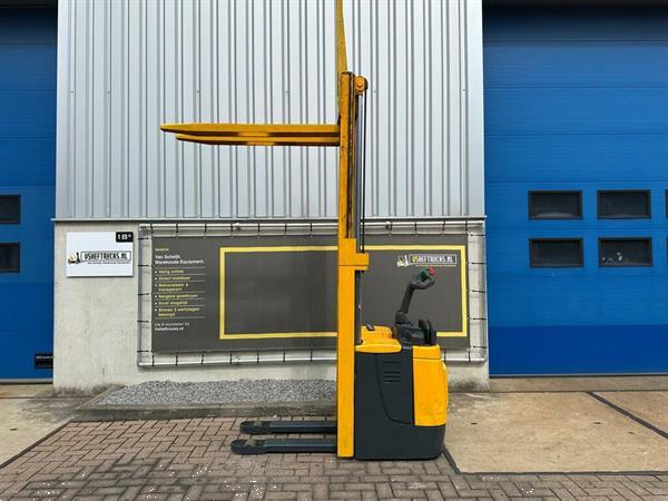 Grote foto vs 22260 elektrische stapelaar jungheinrich erc212 lepels 1400mm doe het zelf en verbouw hefwerktuigen