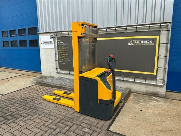 Grote foto vs 22260 elektrische stapelaar jungheinrich erc212 lepels 1400mm doe het zelf en verbouw hefwerktuigen