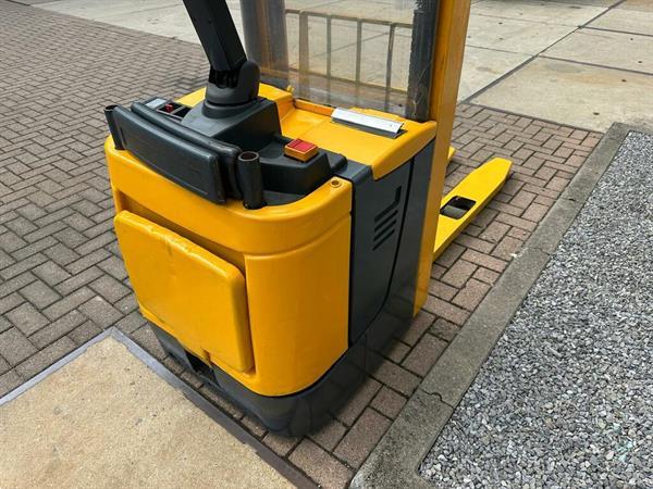 Grote foto vs 22260 elektrische stapelaar jungheinrich erc212 lepels 1400mm doe het zelf en verbouw hefwerktuigen