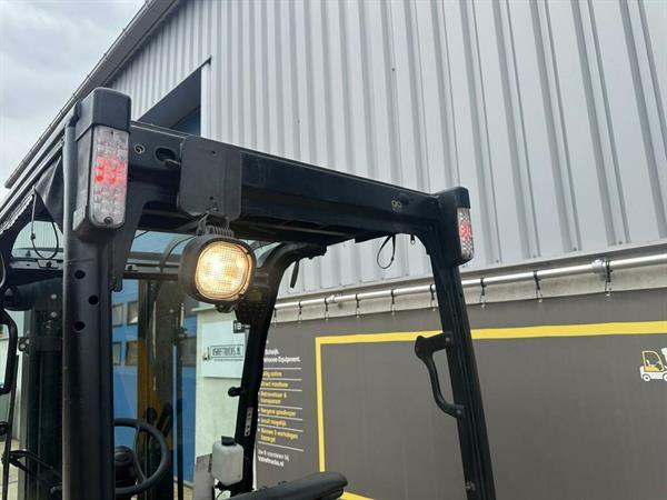 Grote foto vs 22261 elektrische triplex heftruck yale 4560mm sideshift accu2020 agrarisch heftrucks