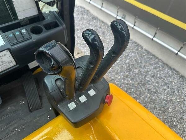 Grote foto vs 22261 elektrische triplex heftruck yale 4560mm sideshift accu2020 agrarisch heftrucks
