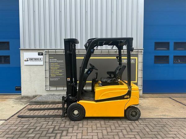 Grote foto vs 22261 elektrische triplex heftruck yale 4560mm sideshift accu2020 agrarisch heftrucks