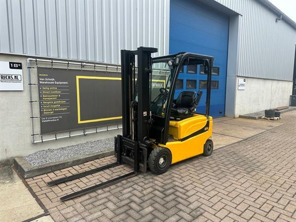 Grote foto vs 22261 elektrische triplex heftruck yale 4560mm sideshift accu2020 agrarisch heftrucks