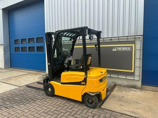 Grote foto vs 22261 elektrische triplex heftruck yale 4560mm sideshift accu2020 agrarisch heftrucks