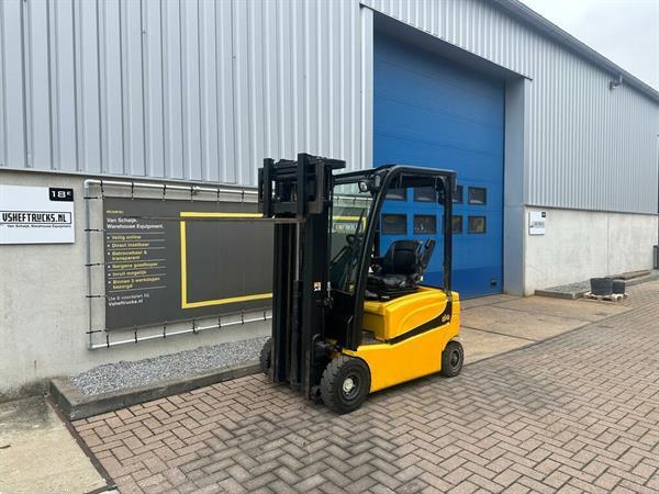 Grote foto vs 22261 elektrische triplex heftruck yale 4560mm sideshift accu2020 agrarisch heftrucks