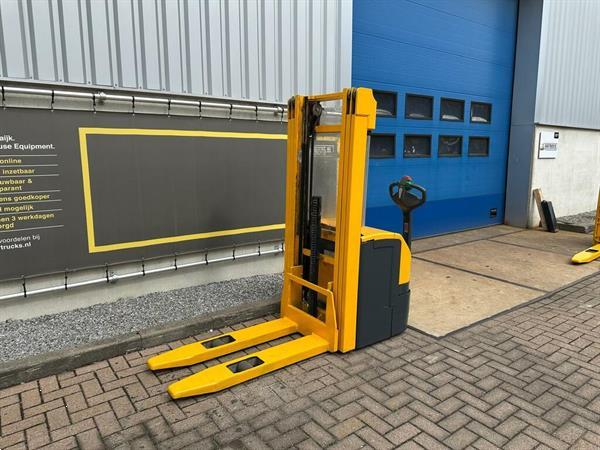 Grote foto vs 22262 elektrische triplex stapelaar jungheinrich freelift doe het zelf en verbouw hefwerktuigen