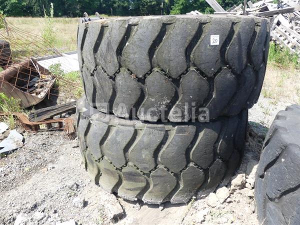 Grote foto bouwmachine band bridgestone 23.5 r 25 agrarisch wielen