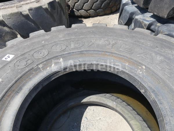 Grote foto goodyear 23.5 r 25 band voor bouwmachines agrarisch wielen