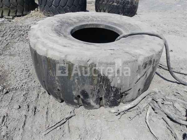 Grote foto bouwmachine band bridgestone 23.5 r 25 agrarisch wielen