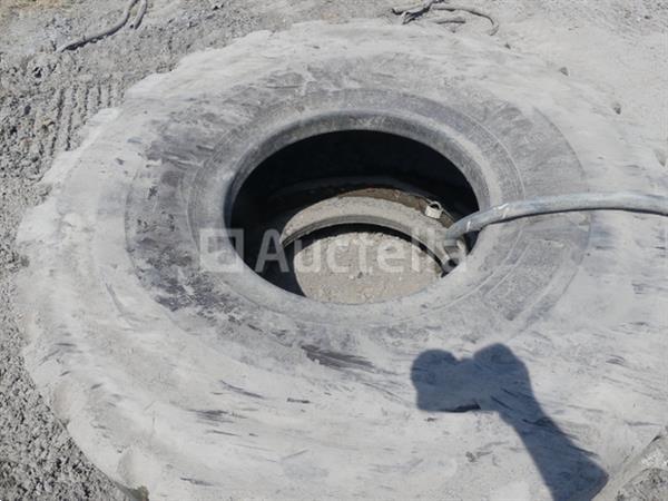 Grote foto bouwmachine band bridgestone 23.5 r 25 agrarisch wielen