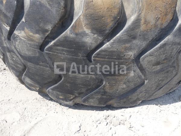 Grote foto bouwmachine band michelin 23.5 r 25 agrarisch wielen