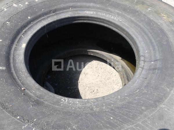 Grote foto bouwmachine band michelin 23.5 r 25 agrarisch wielen