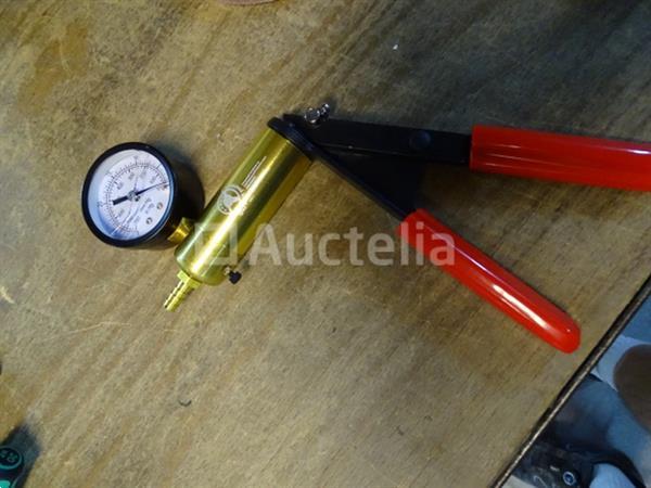 Grote foto vacu mpomp met bsg manometer doe het zelf en verbouw gereedschappen en machines