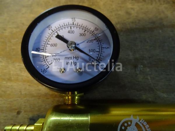 Grote foto vacu mpomp met bsg manometer doe het zelf en verbouw gereedschappen en machines