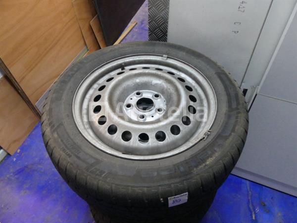 Grote foto set van 4 winterbanden op 5 gaats velgen agrarisch wielen
