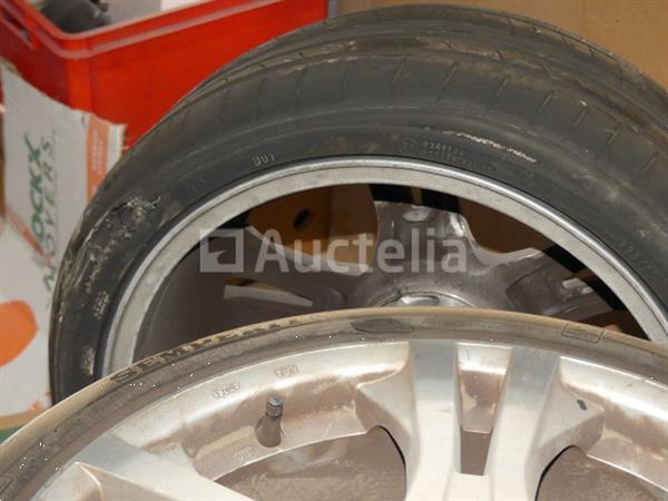 Grote foto set van 4 banden op 4 gaats aluminium velgen semperit 225 40 r18 agrarisch wielen