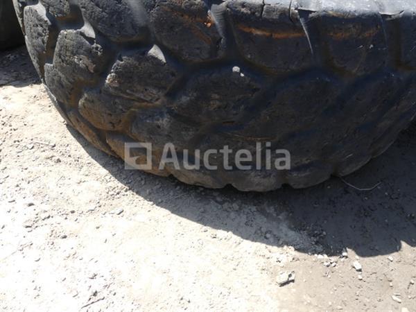 Grote foto bouwmachine band bridgestone 23.5 r 25 agrarisch wielen