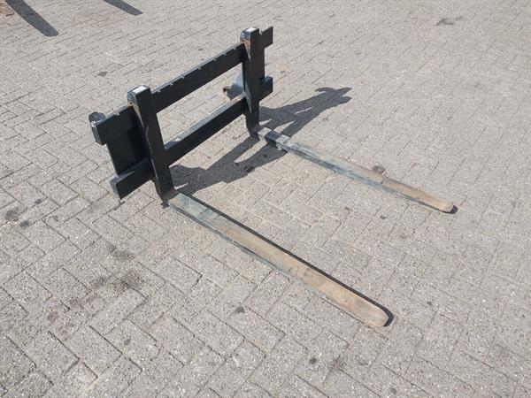 Grote foto graniet palletvork 2000 kg met euro snelwissel agrarisch algemeen