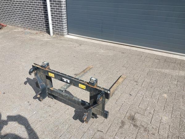 Grote foto graniet palletvork 2000 kg met euro snelwissel agrarisch algemeen