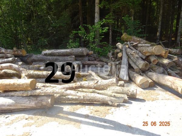 Grote foto 1 voorraad hout voor brandhout gelegen op de binnenplaats over een lengte van 50m inclusief een doe het zelf en verbouw ijzerwaren en bevestigingsmiddelen