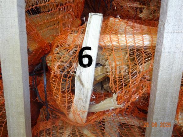 Grote foto 1 rek op pallet met diverse zakken gesneden hout op 1m20 1m 1m hoog doe het zelf en verbouw ijzerwaren en bevestigingsmiddelen