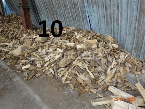 Grote foto 1 voorraad hout over een lengte van 25m lang schatting 60m ter indicatie gegeven doe het zelf en verbouw ijzerwaren en bevestigingsmiddelen