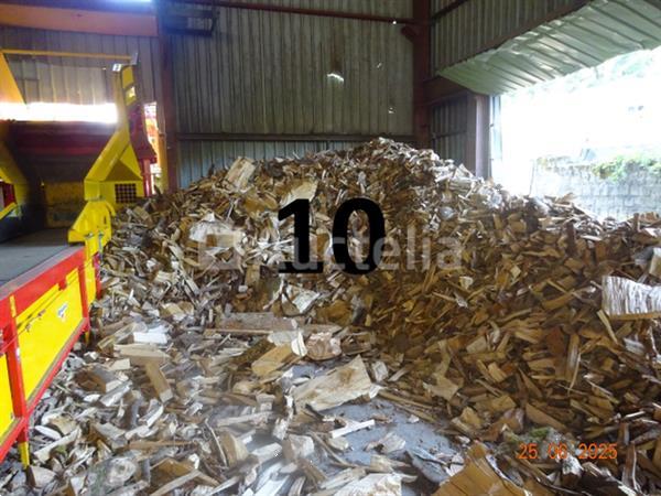 Grote foto 1 voorraad hout over een lengte van 25m lang schatting 60m ter indicatie gegeven doe het zelf en verbouw ijzerwaren en bevestigingsmiddelen