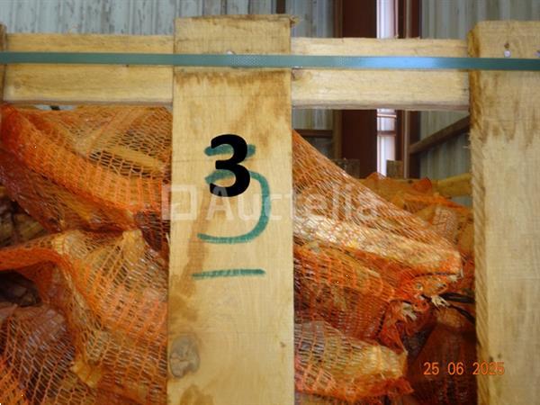 Grote foto 1 rek op pallet met diverse zakken gesneden hout op 1m20 1m 1m hoog doe het zelf en verbouw ijzerwaren en bevestigingsmiddelen