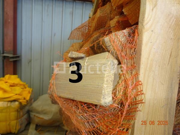 Grote foto 1 rek op pallet met diverse zakken gesneden hout op 1m20 1m 1m hoog doe het zelf en verbouw ijzerwaren en bevestigingsmiddelen