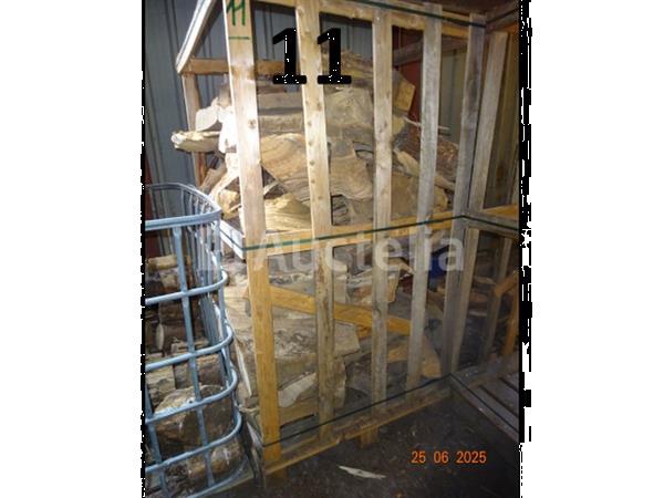 Grote foto de inhoud van een trolley van 1m20 1m 1m hoog en de inhoud van een tweede trolley ter waarde van een doe het zelf en verbouw ijzerwaren en bevestigingsmiddelen