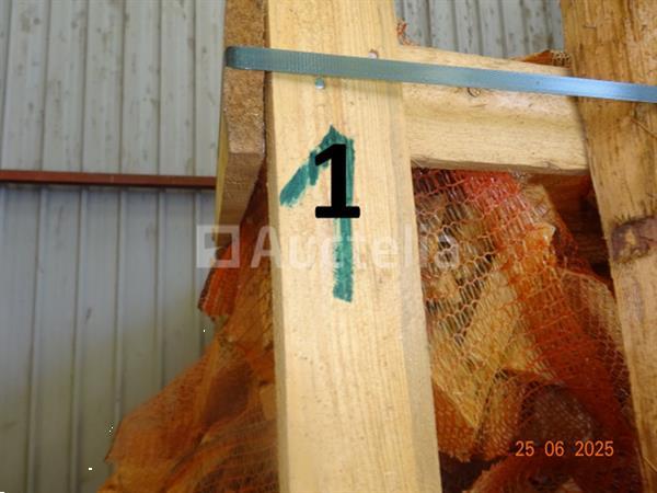 Grote foto 1 rek op pallet met diverse zakken gesneden hout op 1m20 1m 1m hoog doe het zelf en verbouw ijzerwaren en bevestigingsmiddelen