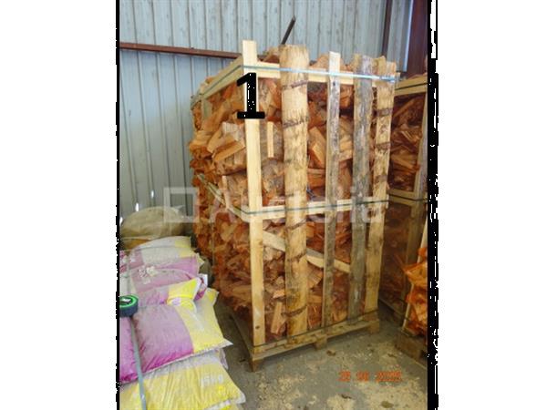 Grote foto 1 rek op pallet met diverse zakken gesneden hout op 1m20 1m 1m hoog doe het zelf en verbouw ijzerwaren en bevestigingsmiddelen