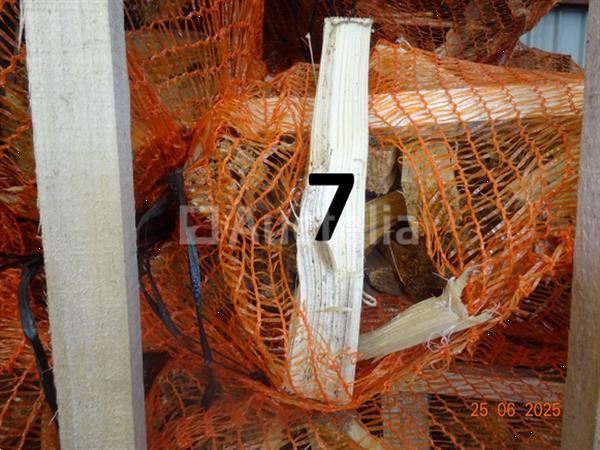 Grote foto 1 rek op pallet met diverse zakken gesneden hout op 1m20 1m 1m hoog doe het zelf en verbouw ijzerwaren en bevestigingsmiddelen