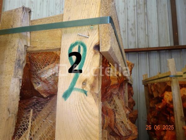 Grote foto 1 rek op pallet met diverse zakken gesneden hout op 1m20 1m 1m hoog doe het zelf en verbouw ijzerwaren en bevestigingsmiddelen