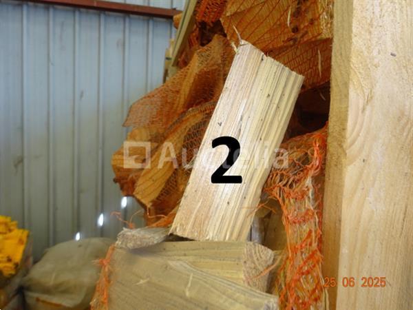 Grote foto 1 rek op pallet met diverse zakken gesneden hout op 1m20 1m 1m hoog doe het zelf en verbouw ijzerwaren en bevestigingsmiddelen