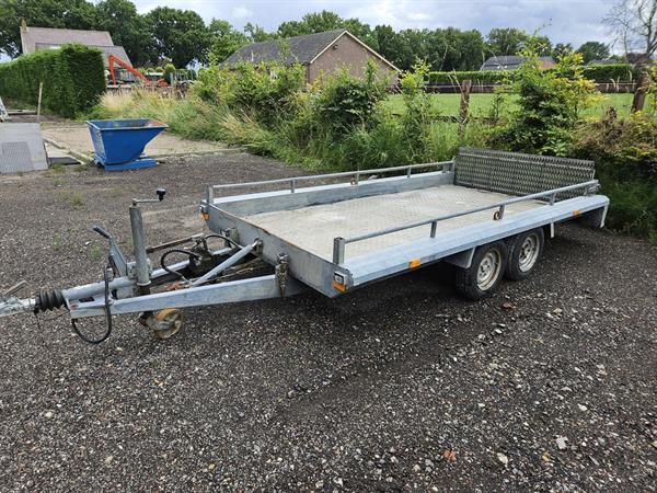 Grote foto hapert kantelbare machinetransporter 2700kg 2 asser agrarisch aanhangwagens